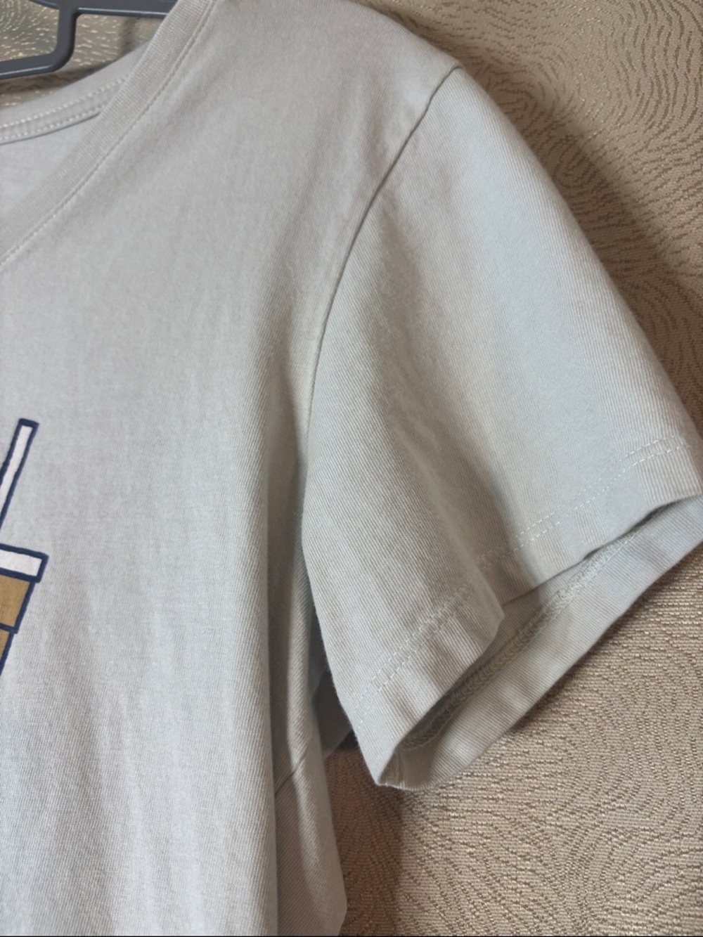 Life Is Good Light Gray Women’s “Brew Crew' V‑Neck Tee 0245 - Picture 4 of 10